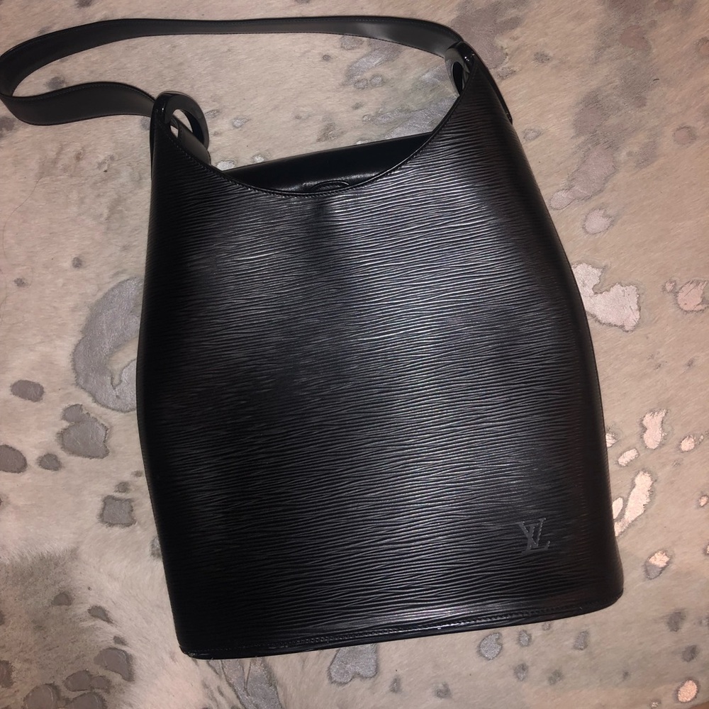 Louis Vuitton EPI Leather Black Shoulderbag
